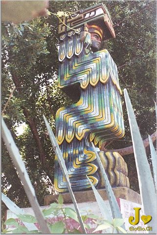 Quetzalcoatl_statue.jpg